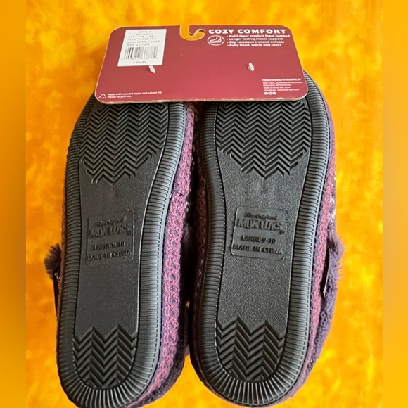 Muk Luks ~ Cozy Slippers - Picture 6 of 6